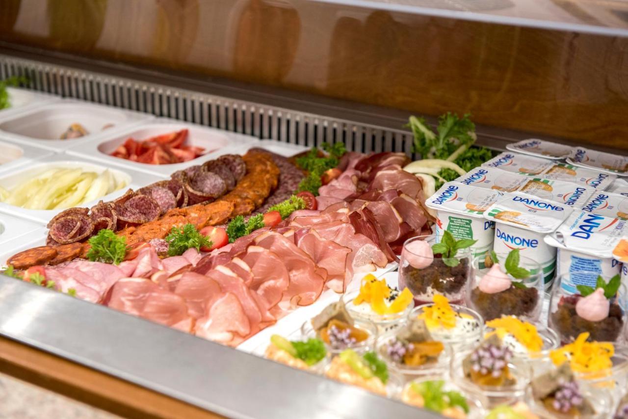 康体及会议花园酒店 索尔诺克 外观 照片